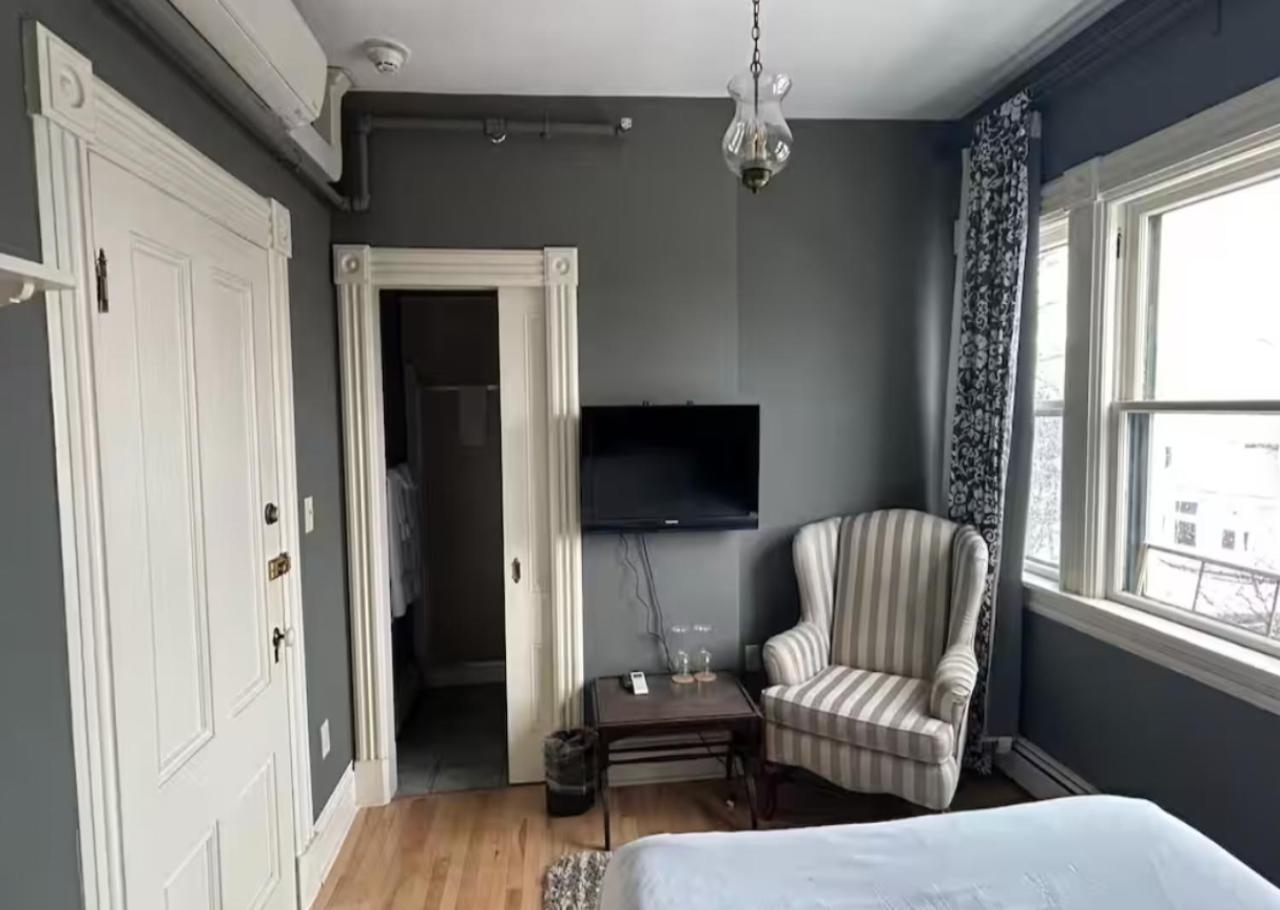 Fairholm Boutique Inns Charlottetown Room photo