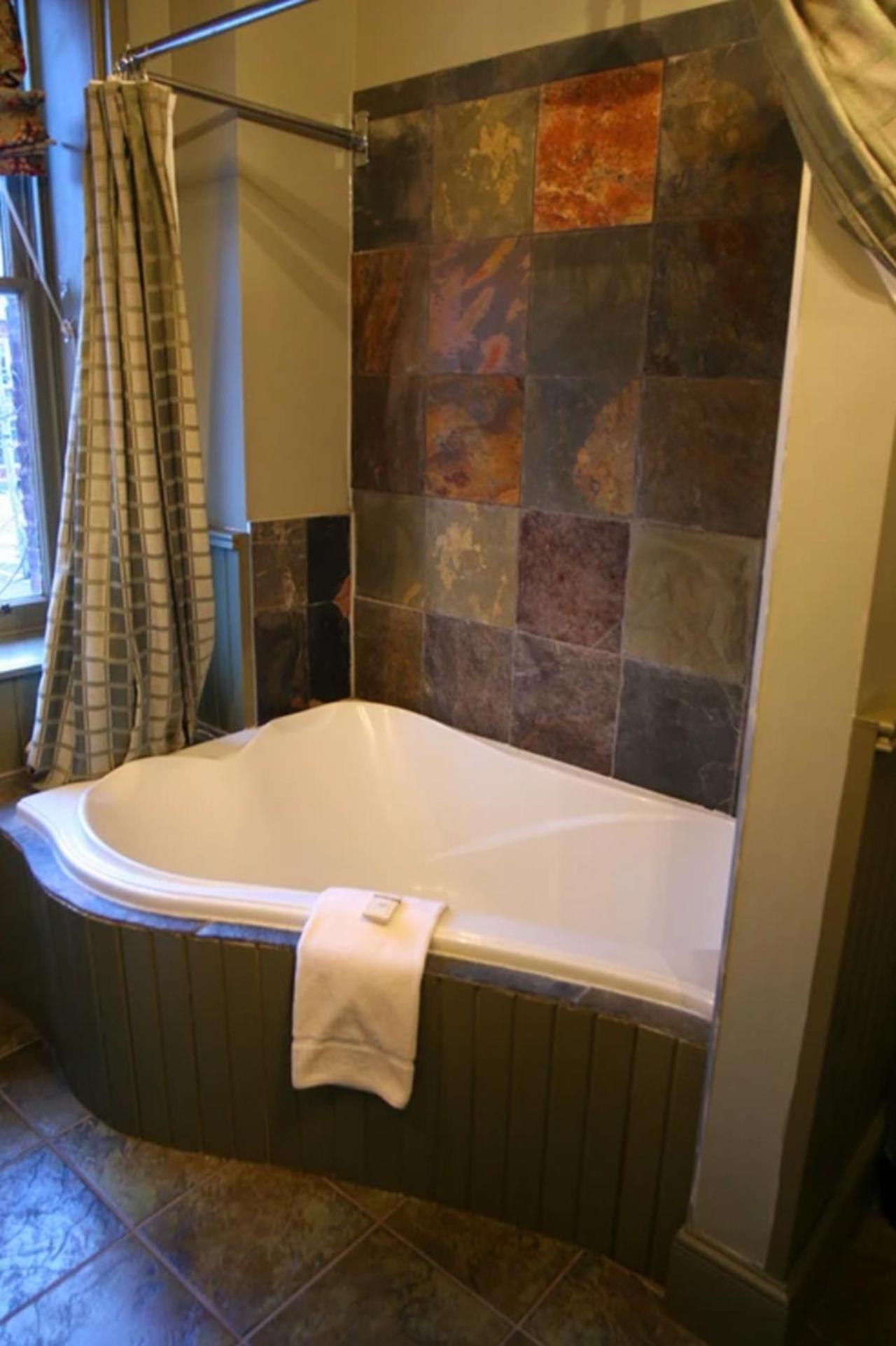 Fairholm Boutique Inns Charlottetown Room photo